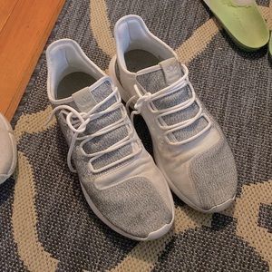 Tubular shadow gray